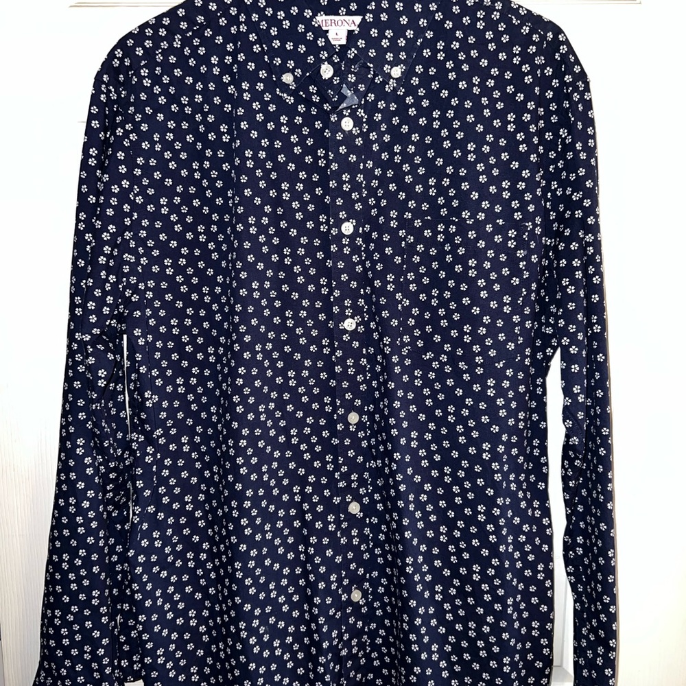 Merona Men’s long sleeve collared button up dress/casual shirt. Size Large